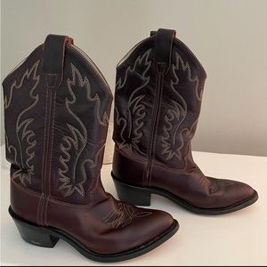 red/brown cowgirl boots